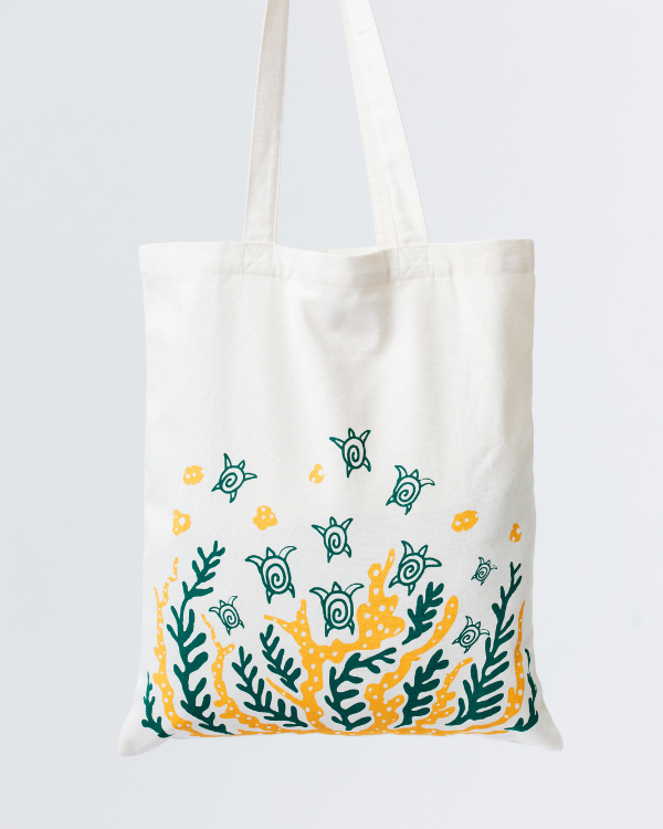 Swimming Turtles Everyday Tote