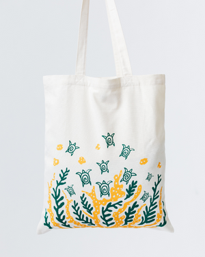 Swimming Turtles Everyday Tote