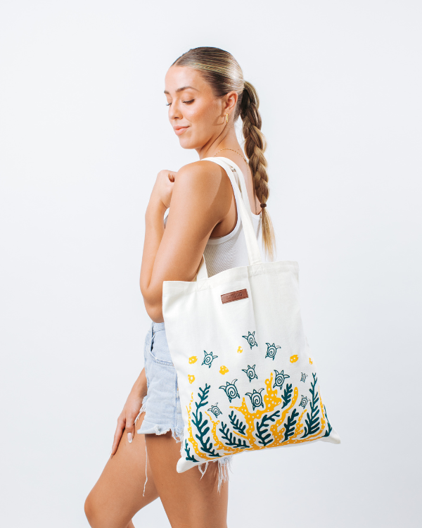 Swimming Turtles Everyday Tote