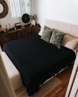 Lara Black - PARTY BLANKET™